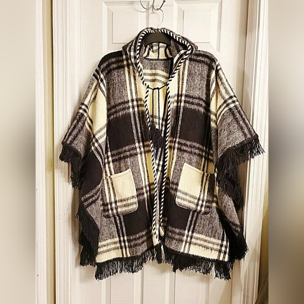 NWOT Black & White Plaid Hoodie Poncho Genuine Ecuadorian Wool